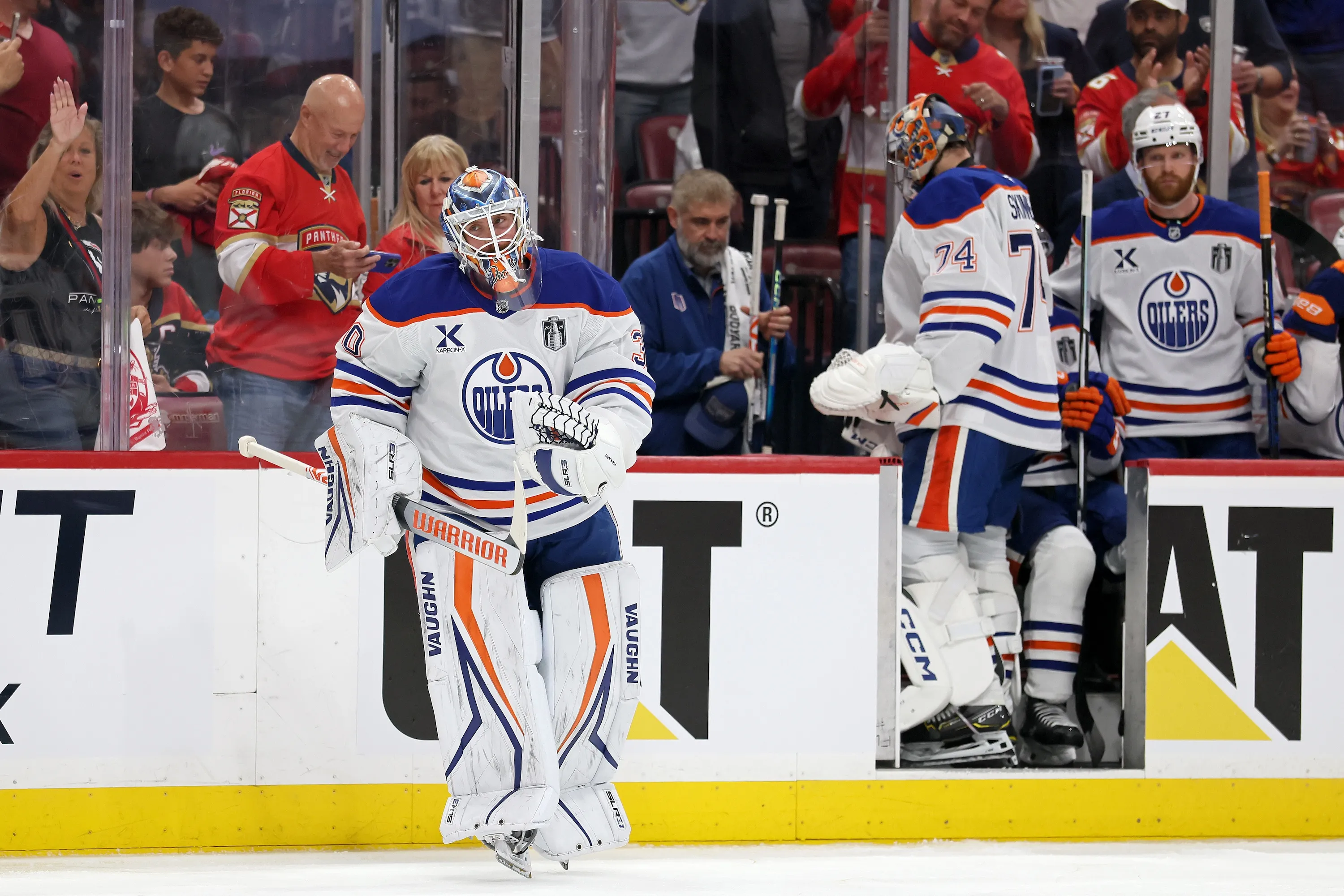 Tidak Ada yang Tahu Siapa yang Harus Dimainkan Oilers Sebagai Penjaga Gawang di Pertandingan Terpenting Musim Ini