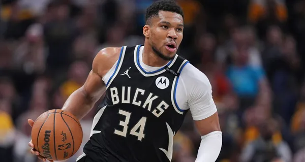 Giannis Antetokounmpo Diperkirakan Bertahan di Bucks